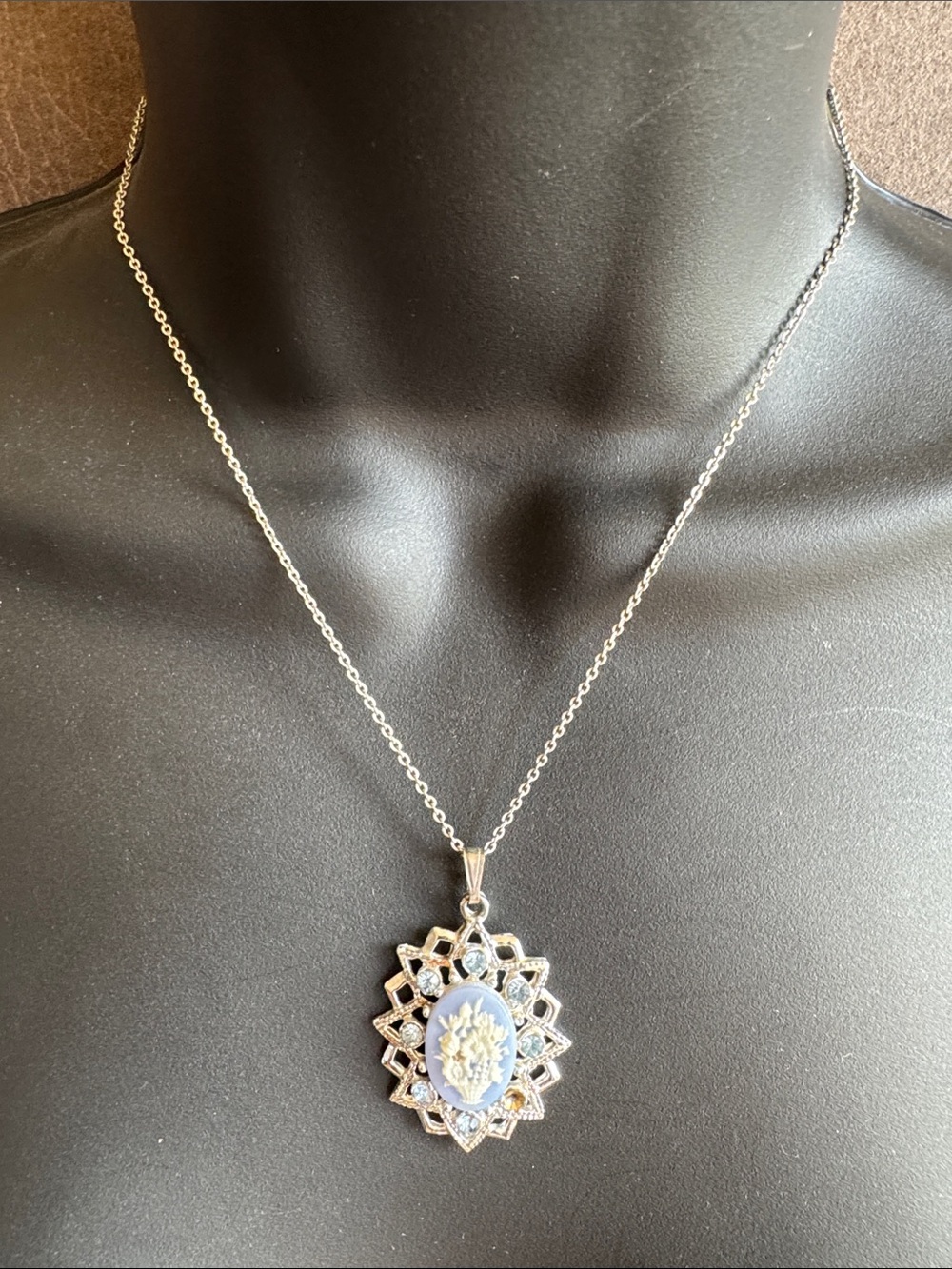 Vintage Ornate Blue Floral Cameo Pendant Necklace - Silver Tone